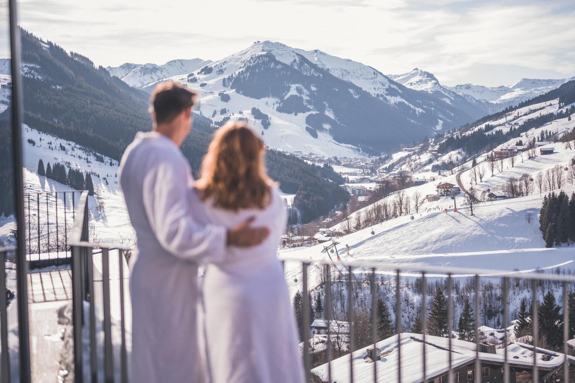 Landhaus Saalbach - Joker Card Included In Summer Bed & Breakfast Exterior photo