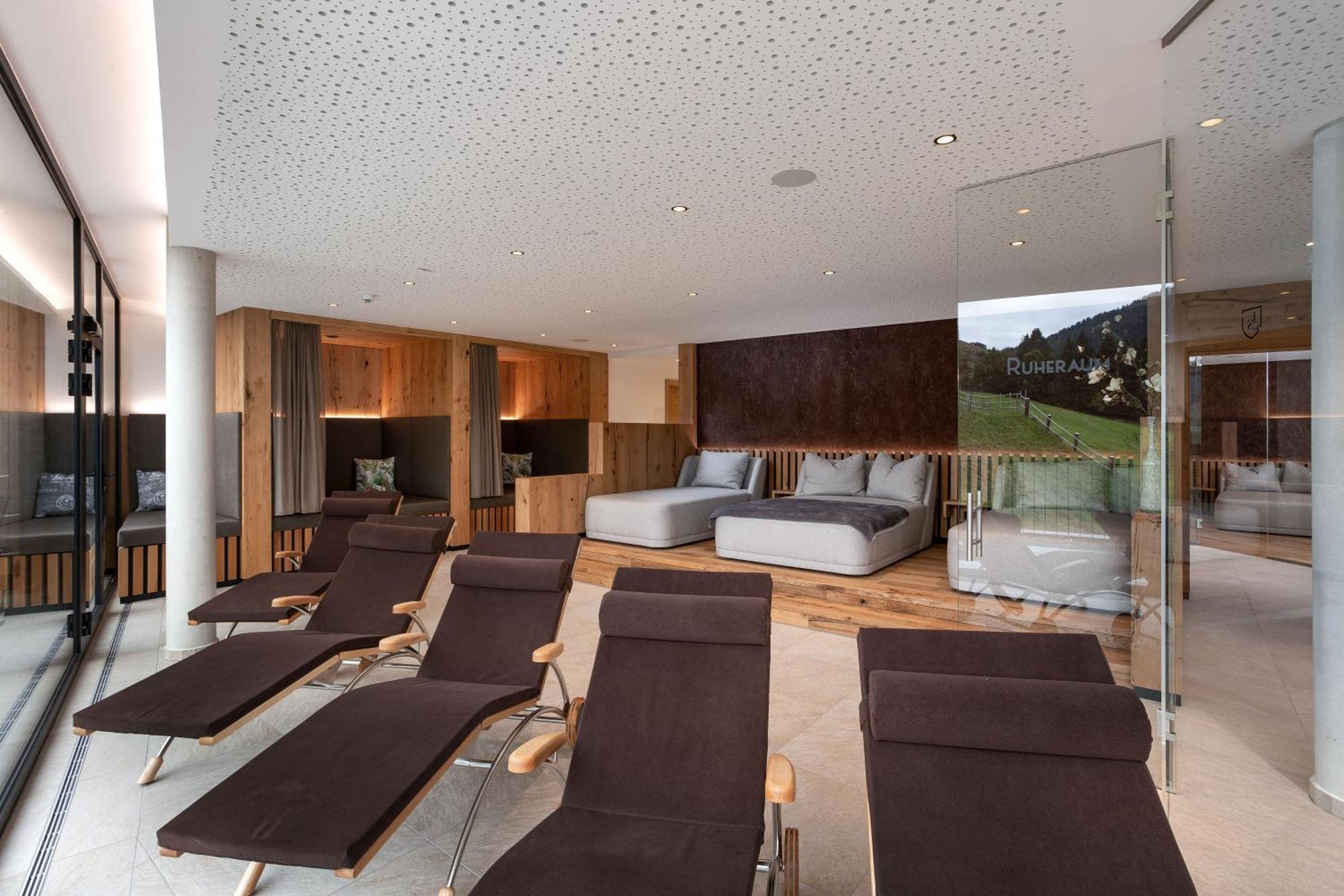 Landhaus Saalbach - Joker Card Included In Summer Bed & Breakfast Exterior photo